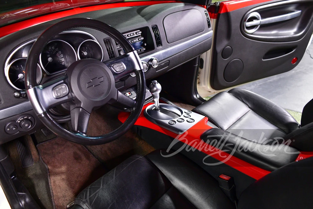 2003 Chevrolet SSR - Image 10 of 18