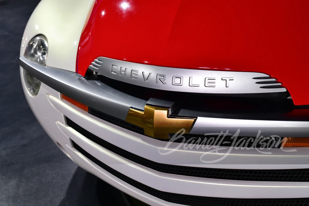 2003 Chevrolet SSR - Image 11 of 18