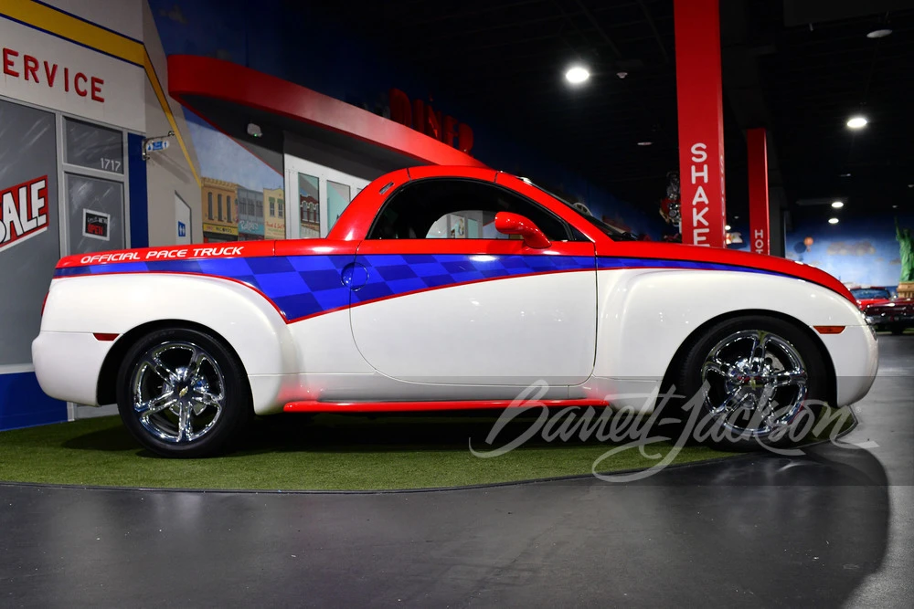2003 Chevrolet SSR - Image 18 of 18