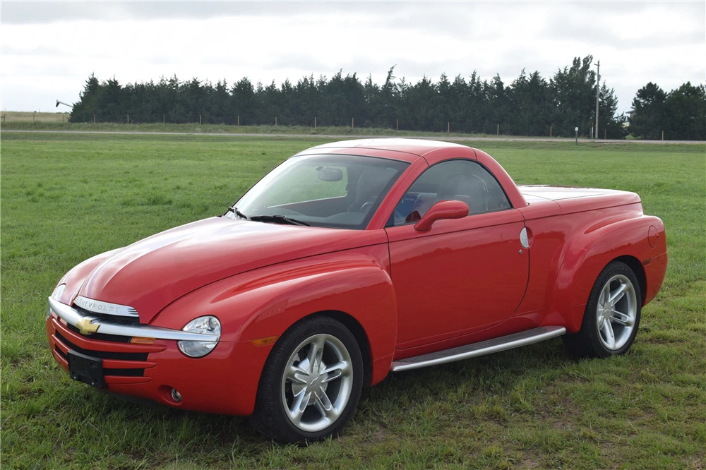 2003 Chevrolet SSR - Image 2 of 10