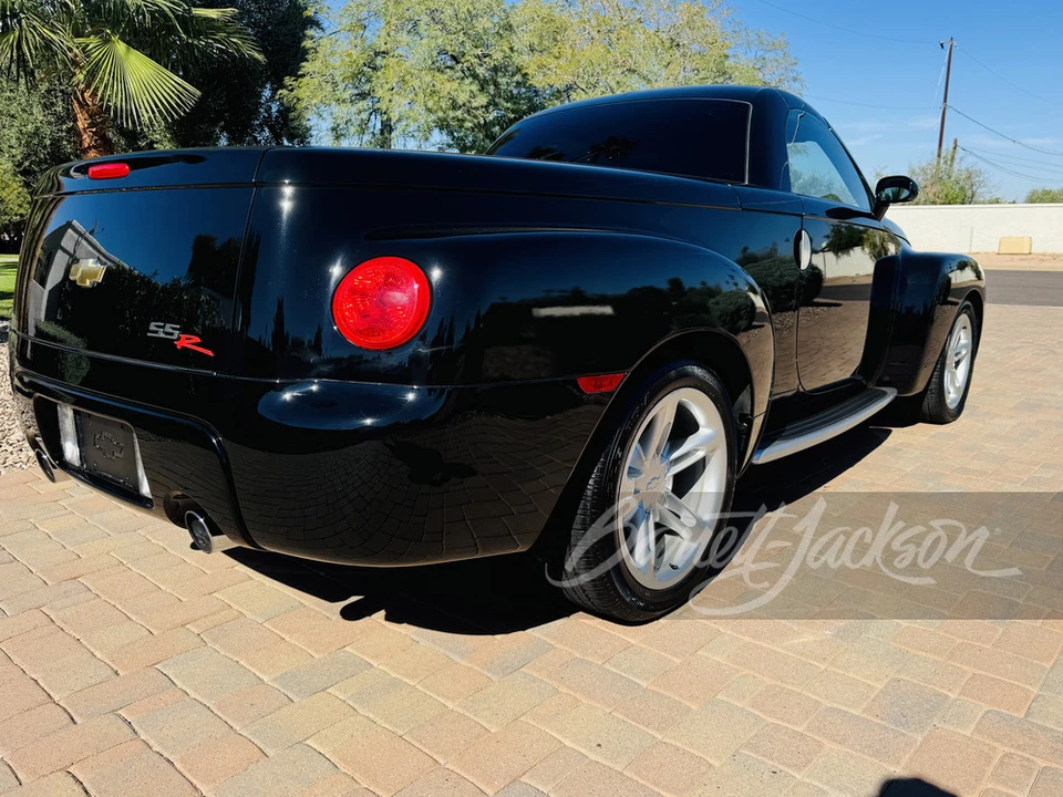 2003 Chevrolet SSR - Image 2 of 8