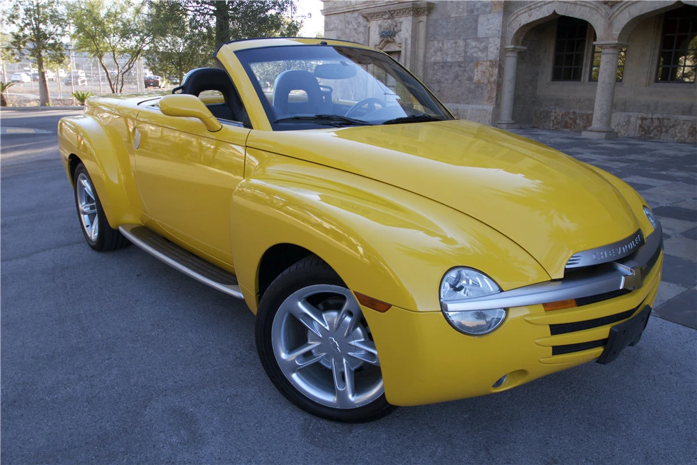 2003 Chevrolet SSR - Image 2 of 5