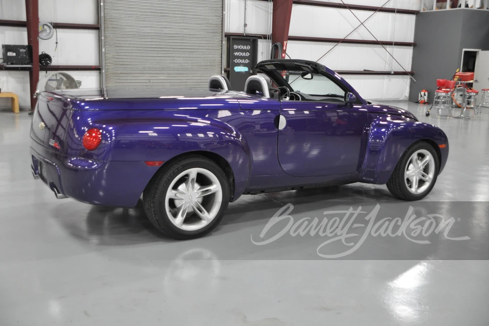 2003 Chevrolet SSR - Image 9 of 10
