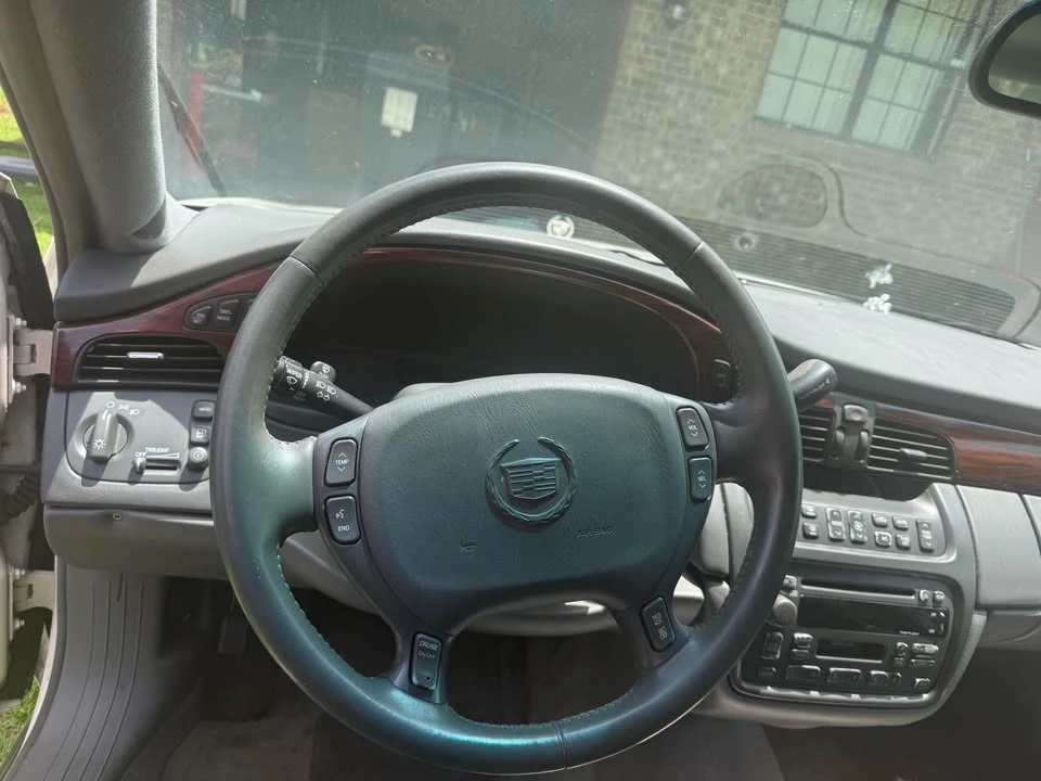 2003 Cadillac DeVille 8th Gen - Image 2 of 5