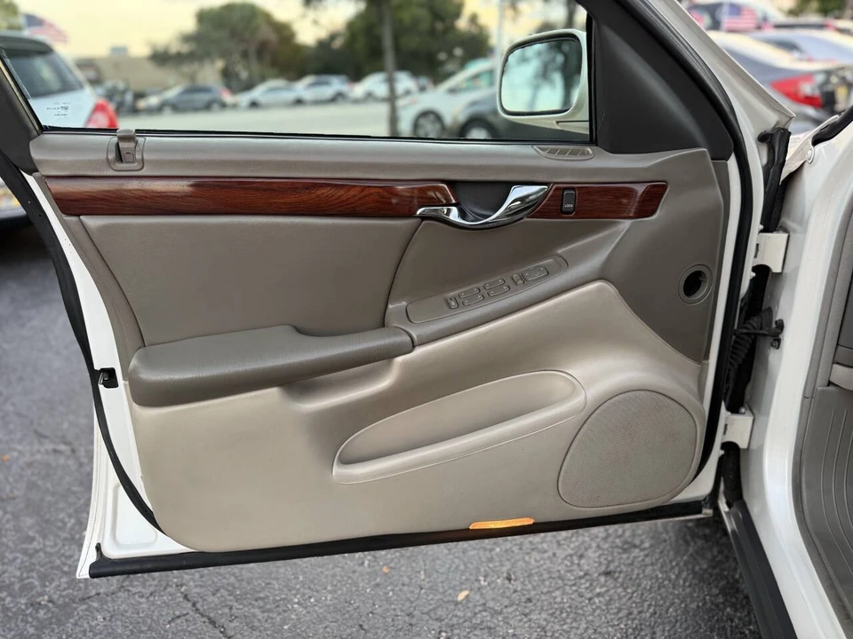 2003 Cadillac DeVille 8th Gen - Image 14 of 21