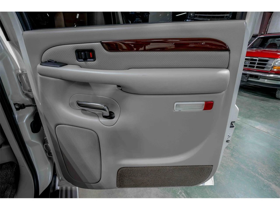 2003 Cadillac Escalade & EXT 2nd Gen - Image 20 of 26