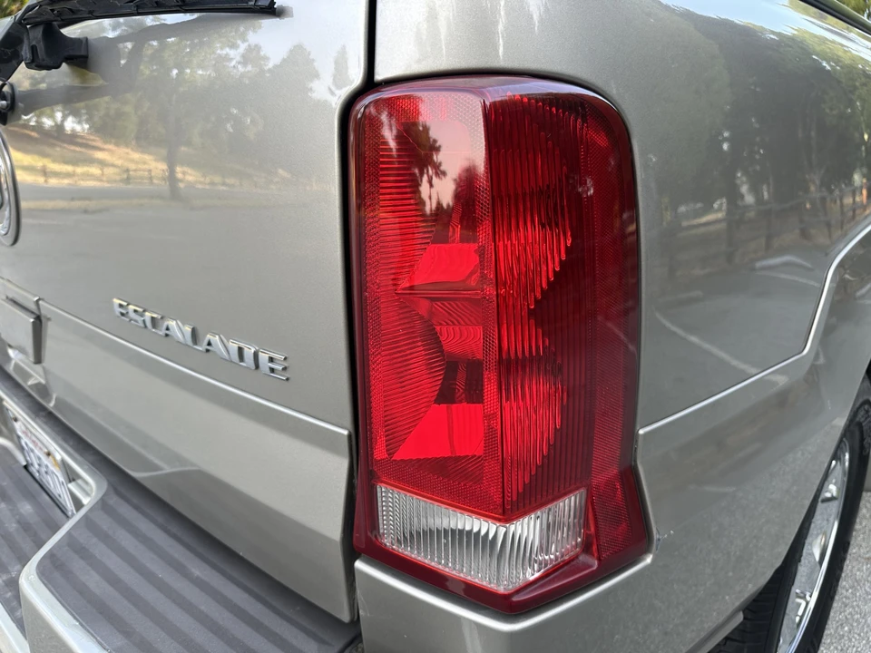 2003 Cadillac Escalade & EXT 2nd Gen - Image 24 of 31