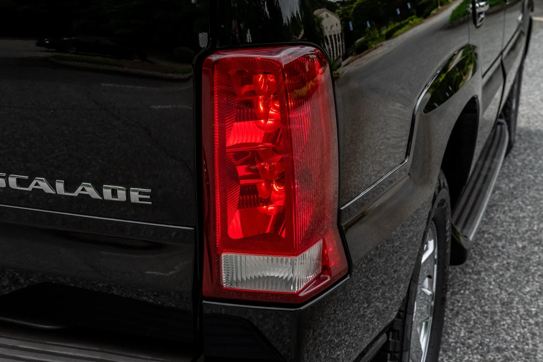 2003 Cadillac Escalade & EXT 2nd Gen - Image 28 of 31