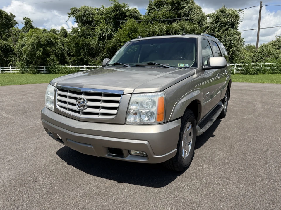 2003 Cadillac Escalade & EXT 2nd Gen - Image 2 of 31