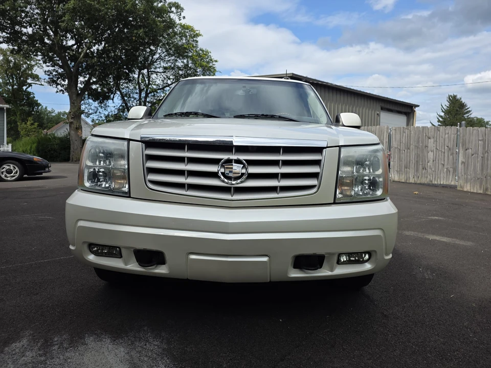 2003 Cadillac Escalade & EXT 2nd Gen - Image 2 of 31