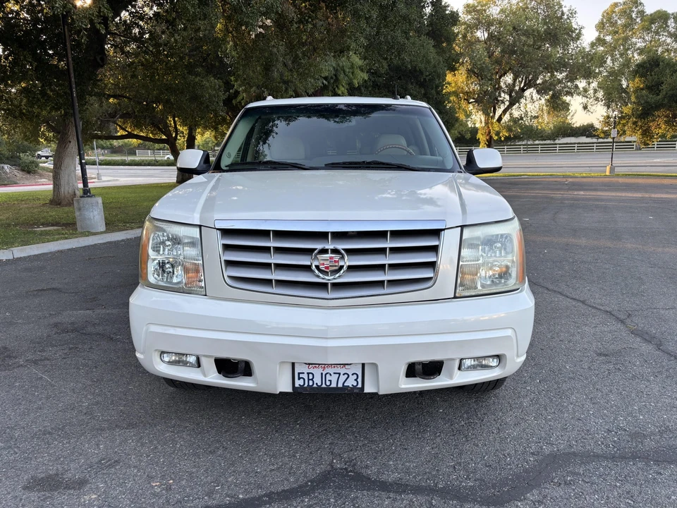 2003 Cadillac Escalade & EXT 2nd Gen - Image 2 of 31
