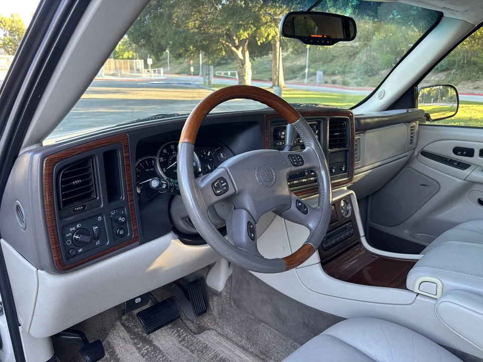 2003 Cadillac Escalade & EXT 2nd Gen - Image 28 of 31