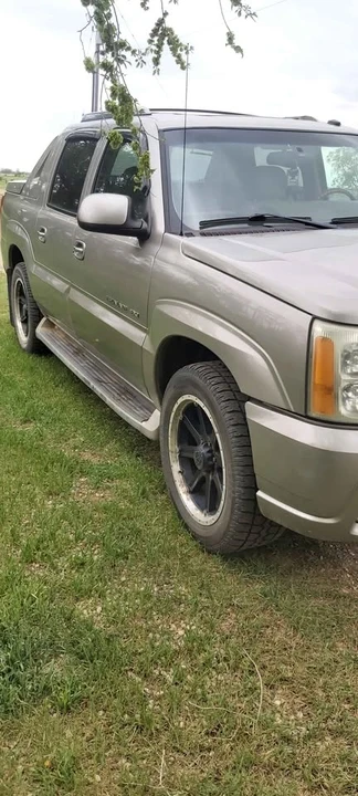 2003 Cadillac Escalade & EXT 2nd Gen - Image 2 of 9