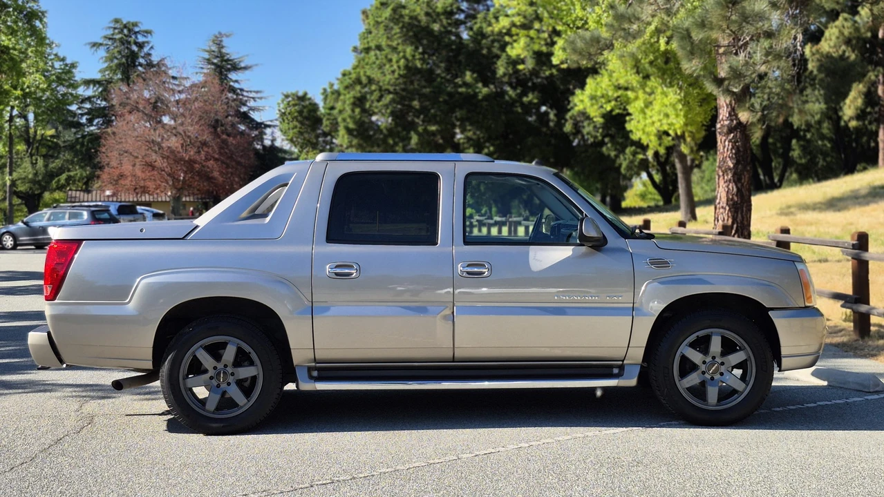 2003 Cadillac Escalade & EXT 2nd Gen - Image 28 of 31