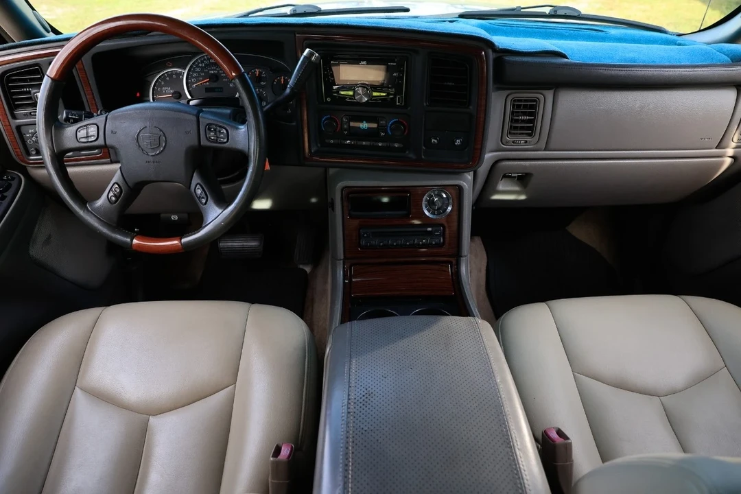 2003 Cadillac Escalade & EXT 2nd Gen - Image 2 of 12