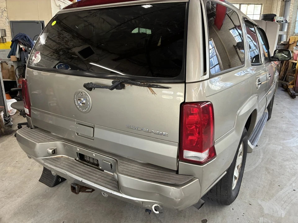 2003 Cadillac Escalade & EXT 2nd Gen - Image 3 of 5