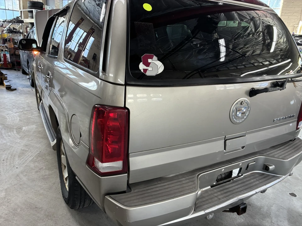 2003 Cadillac Escalade & EXT 2nd Gen - Image 2 of 5