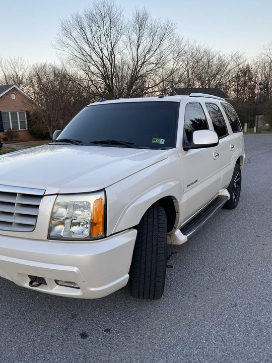 2003 Cadillac Escalade & EXT 2nd Gen - Image 2 of 2
