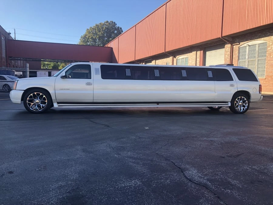 2003 Cadillac Escalade & EXT 2nd Gen - Image 2 of 8