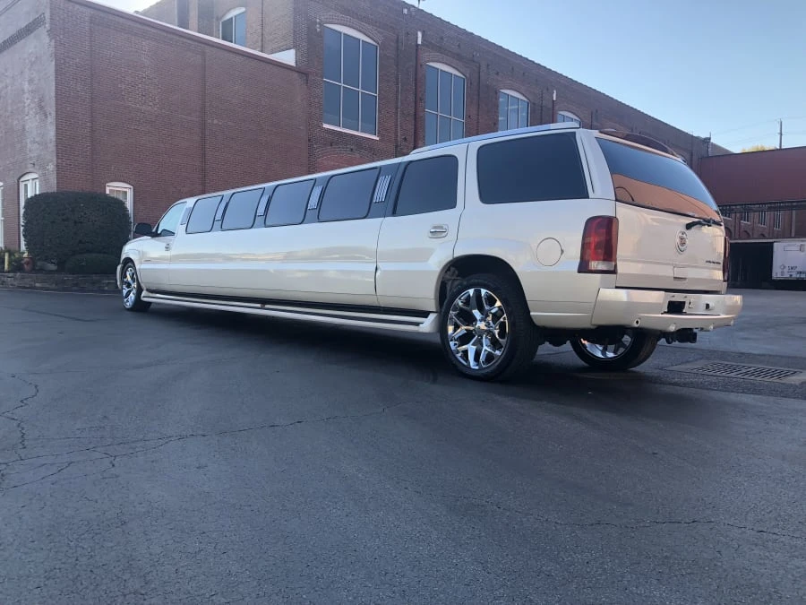 2003 Cadillac Escalade & EXT 2nd Gen - Image 3 of 8