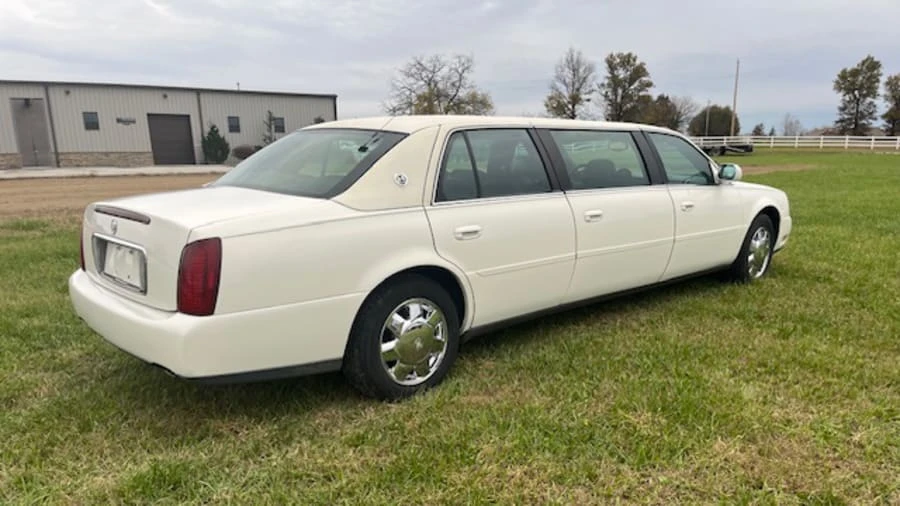2003 Cadillac DeVille 8th Gen - Image 3 of 18