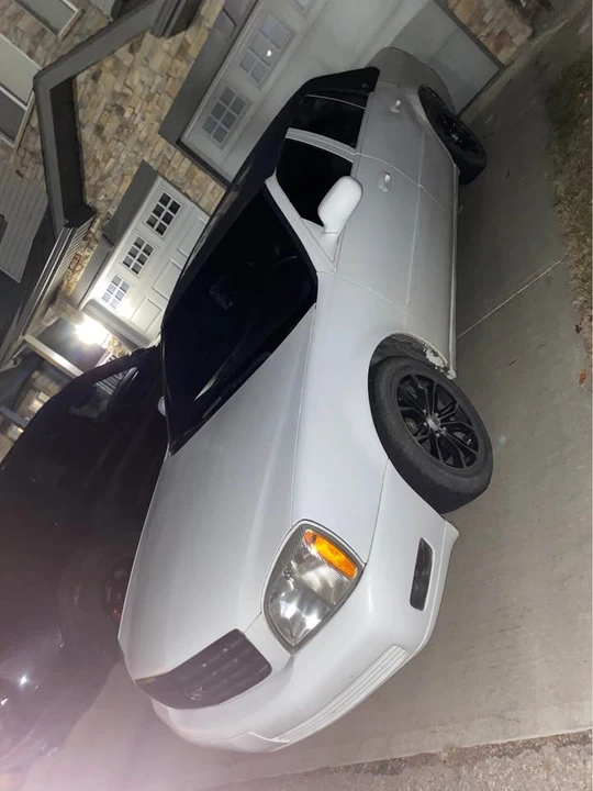 2003 Cadillac DeVille 8th Gen - Image 2 of 5