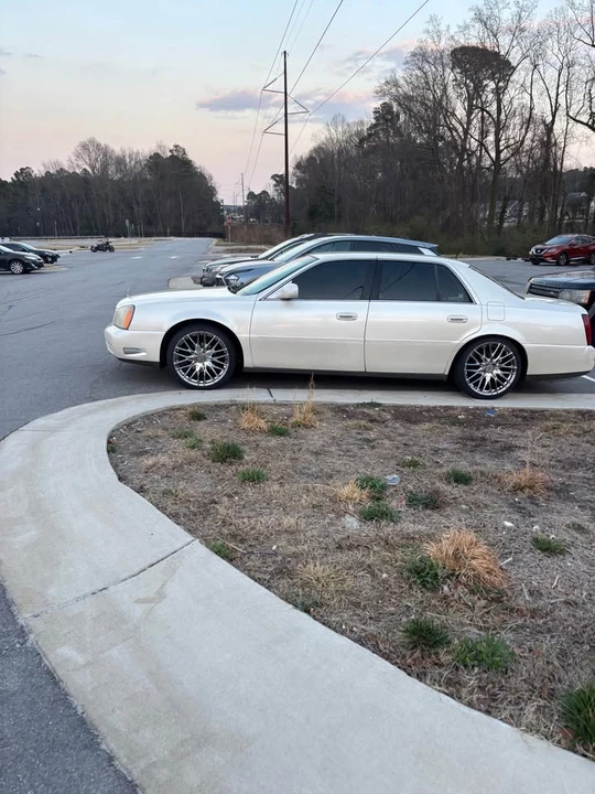 2003 Cadillac DeVille 8th Gen - Image 2 of 9