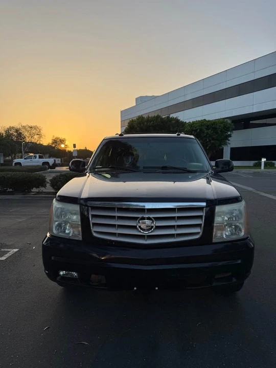 2003 Cadillac Escalade & EXT 2nd Gen - Image 2 of 15