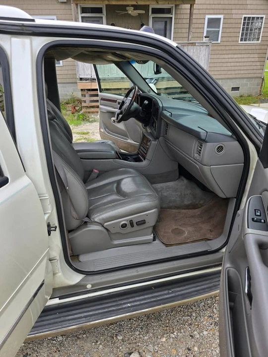 2003 Cadillac Escalade & EXT 2nd Gen - Image 5 of 10