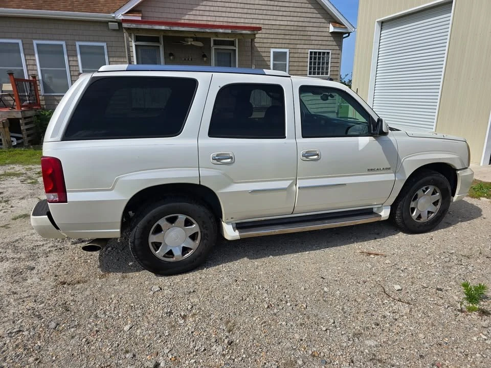 2003 Cadillac Escalade & EXT 2nd Gen - Image 2 of 10