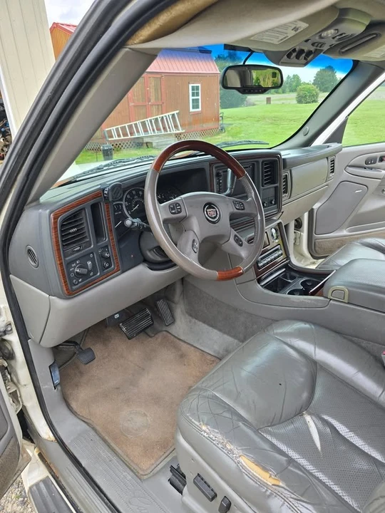 2003 Cadillac Escalade & EXT 2nd Gen - Image 10 of 10