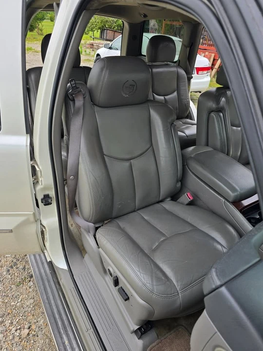 2003 Cadillac Escalade & EXT 2nd Gen - Image 6 of 10