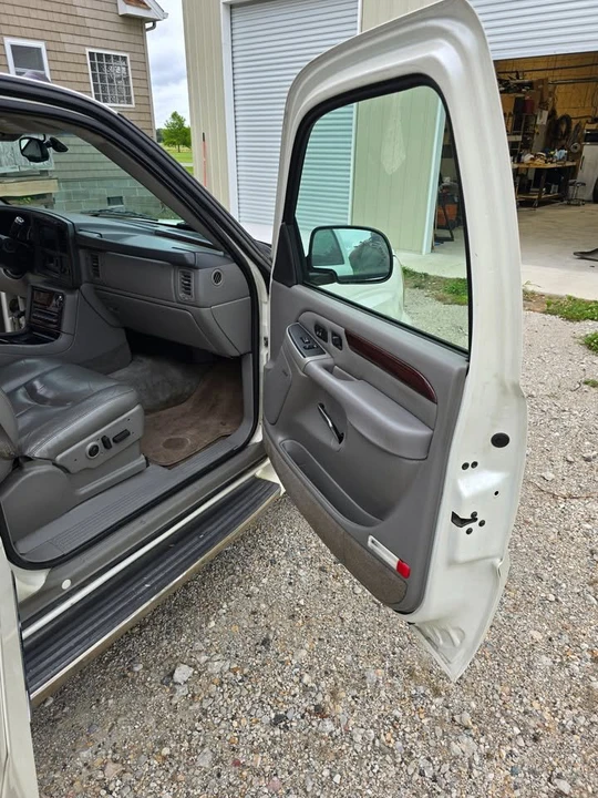 2003 Cadillac Escalade & EXT 2nd Gen - Image 4 of 10