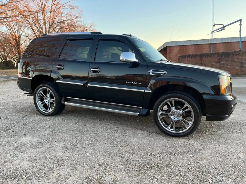 2003 Cadillac Escalade & EXT 2nd Gen - Image 2 of 20