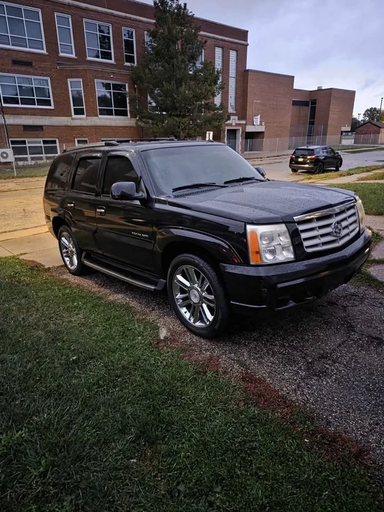 2003 Cadillac Escalade & EXT 2nd Gen - Image 2 of 2