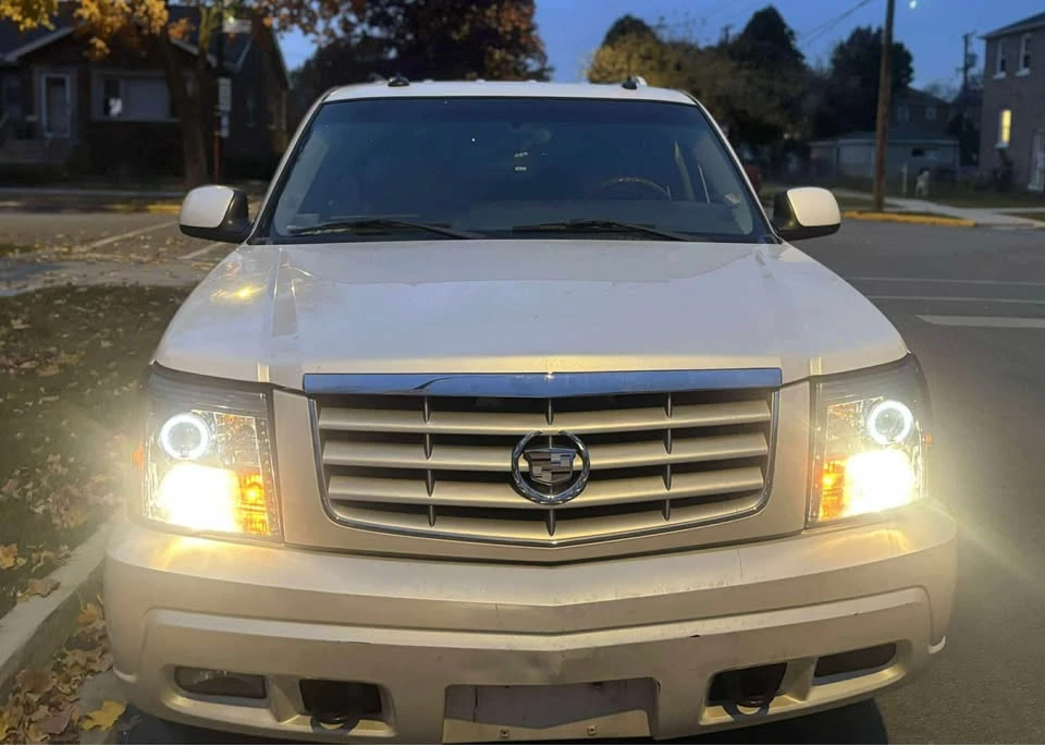 2003 Cadillac Escalade & EXT 2nd Gen - Image 2 of 17