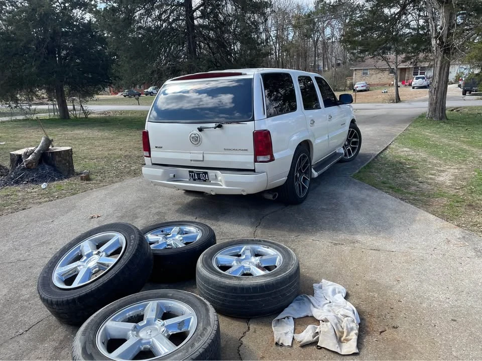 2003 Cadillac Escalade & EXT 2nd Gen - Image 3 of 10