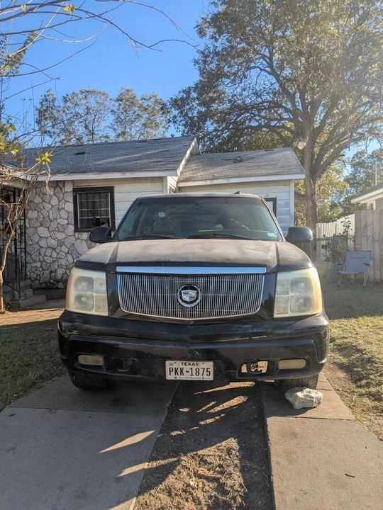 2003 Cadillac Escalade & EXT 2nd Gen - Image 2 of 9