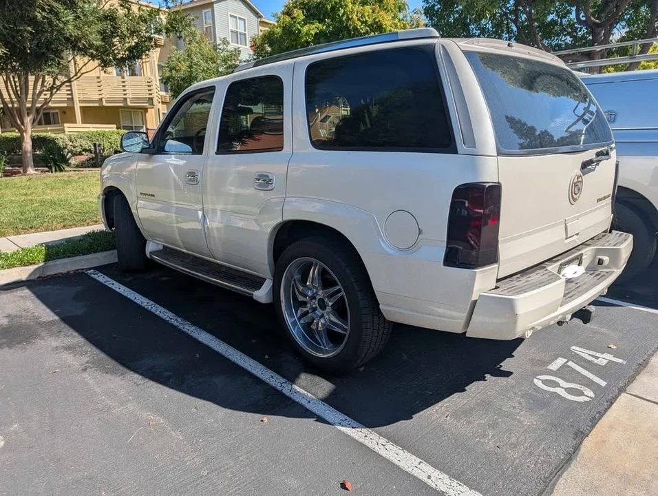 2003 Cadillac Escalade & EXT 2nd Gen - Image 3 of 5