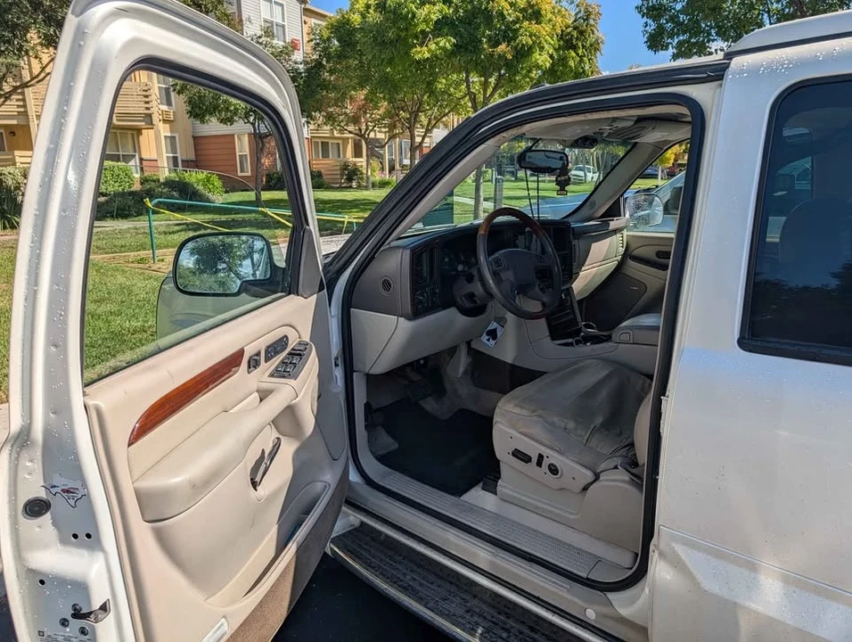 2003 Cadillac Escalade & EXT 2nd Gen - Image 5 of 5