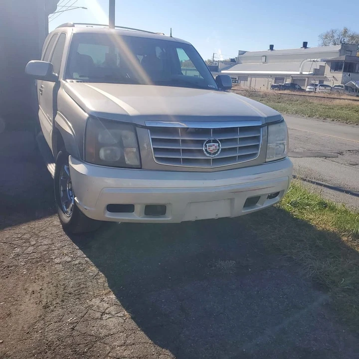 2003 Cadillac Escalade & EXT 2nd Gen - Image 3 of 4