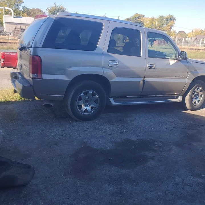 2003 Cadillac Escalade & EXT 2nd Gen - Image 4 of 4