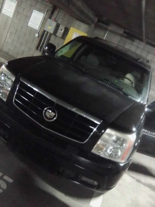 2003 Cadillac Escalade & EXT 2nd Gen - Image 2 of 8