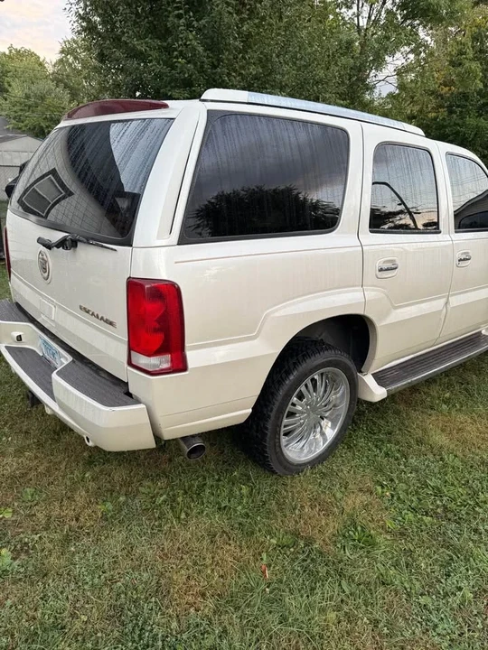 2003 Cadillac Escalade & EXT 2nd Gen - Image 2 of 9