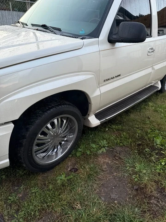 2003 Cadillac Escalade & EXT 2nd Gen - Image 6 of 9