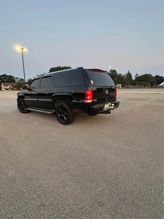 2003 Cadillac Escalade & EXT 2nd Gen - Image 3 of 6