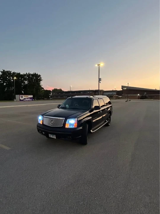 2003 Cadillac Escalade & EXT 2nd Gen - Image 4 of 6