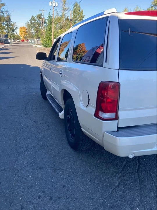 2003 Cadillac Escalade & EXT 2nd Gen - Image 4 of 10