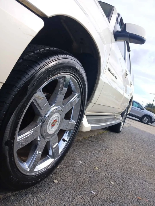 2003 Cadillac Escalade & EXT 2nd Gen - Image 2 of 6