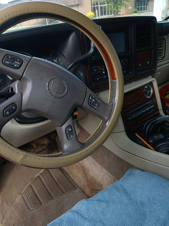 2003 Cadillac Escalade & EXT 2nd Gen - Image 4 of 6
